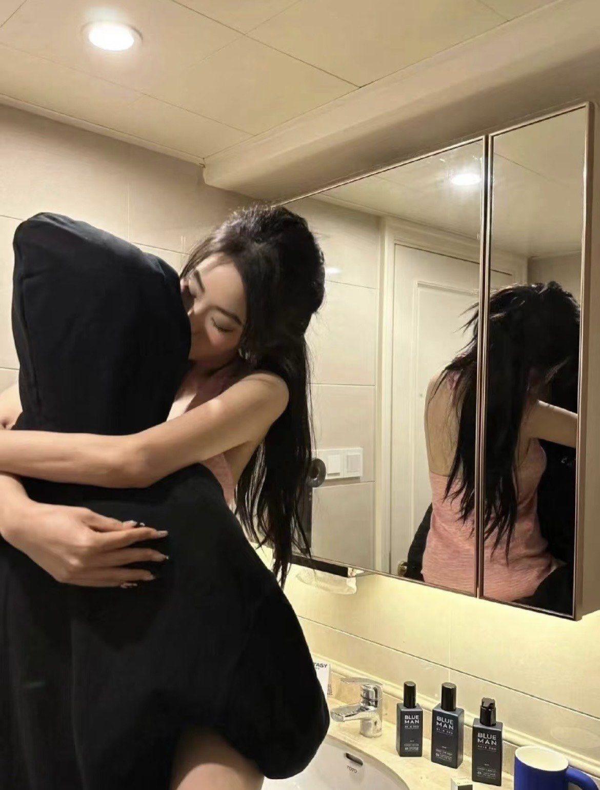 别再瞎猜！女人被撩时，这3个反应=“快来追我”，男人别错过！女人被撩时，出