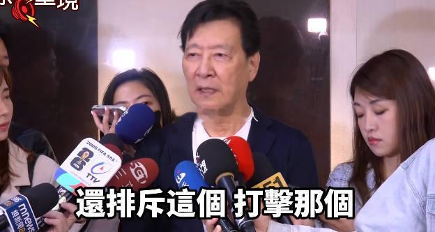黎少康自己一边经常叨叨叨，一边批评郑丽文(蓝营档中殃)团结都来不及呢，面对不同意