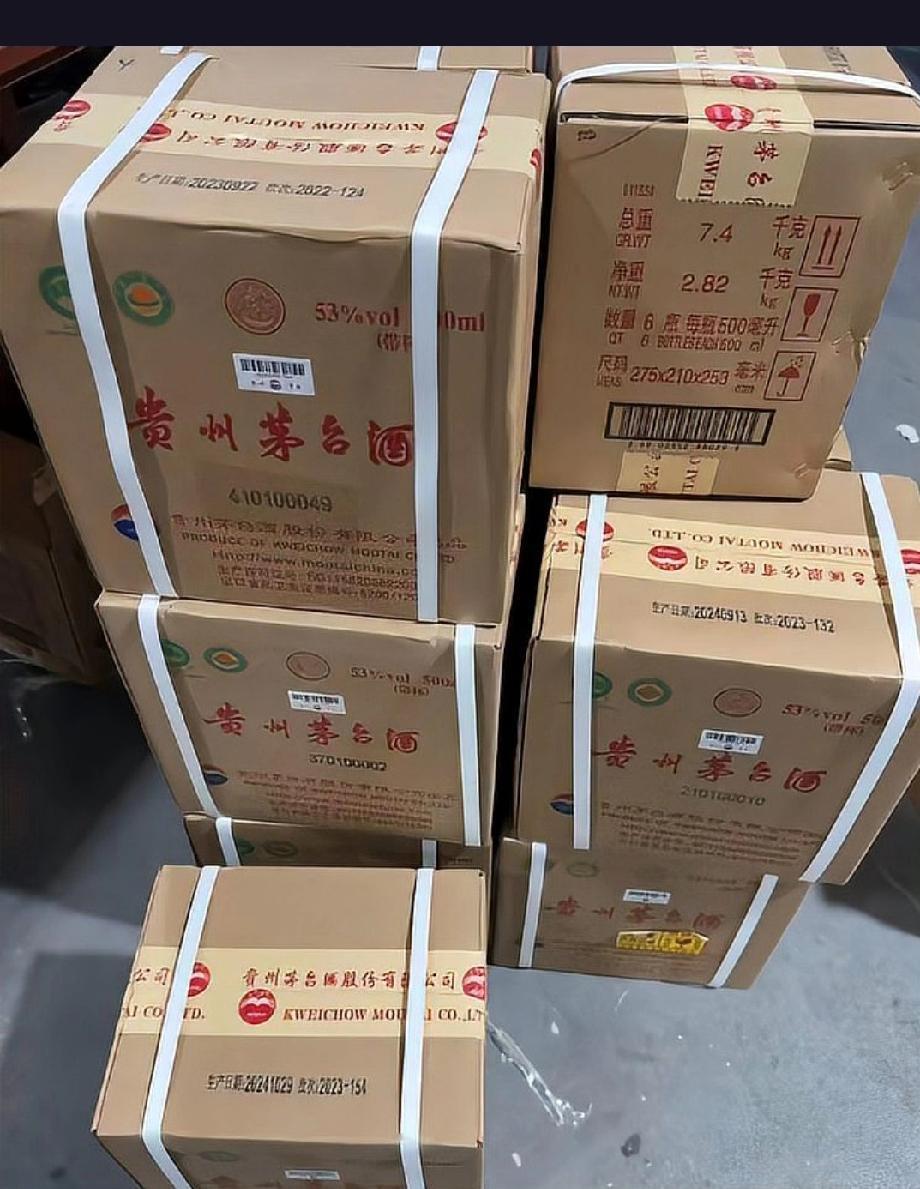 飞天茅台价格暴跌，黄牛损失惨重，为何“投资神器”一夜之间变成烫手山芋？自202