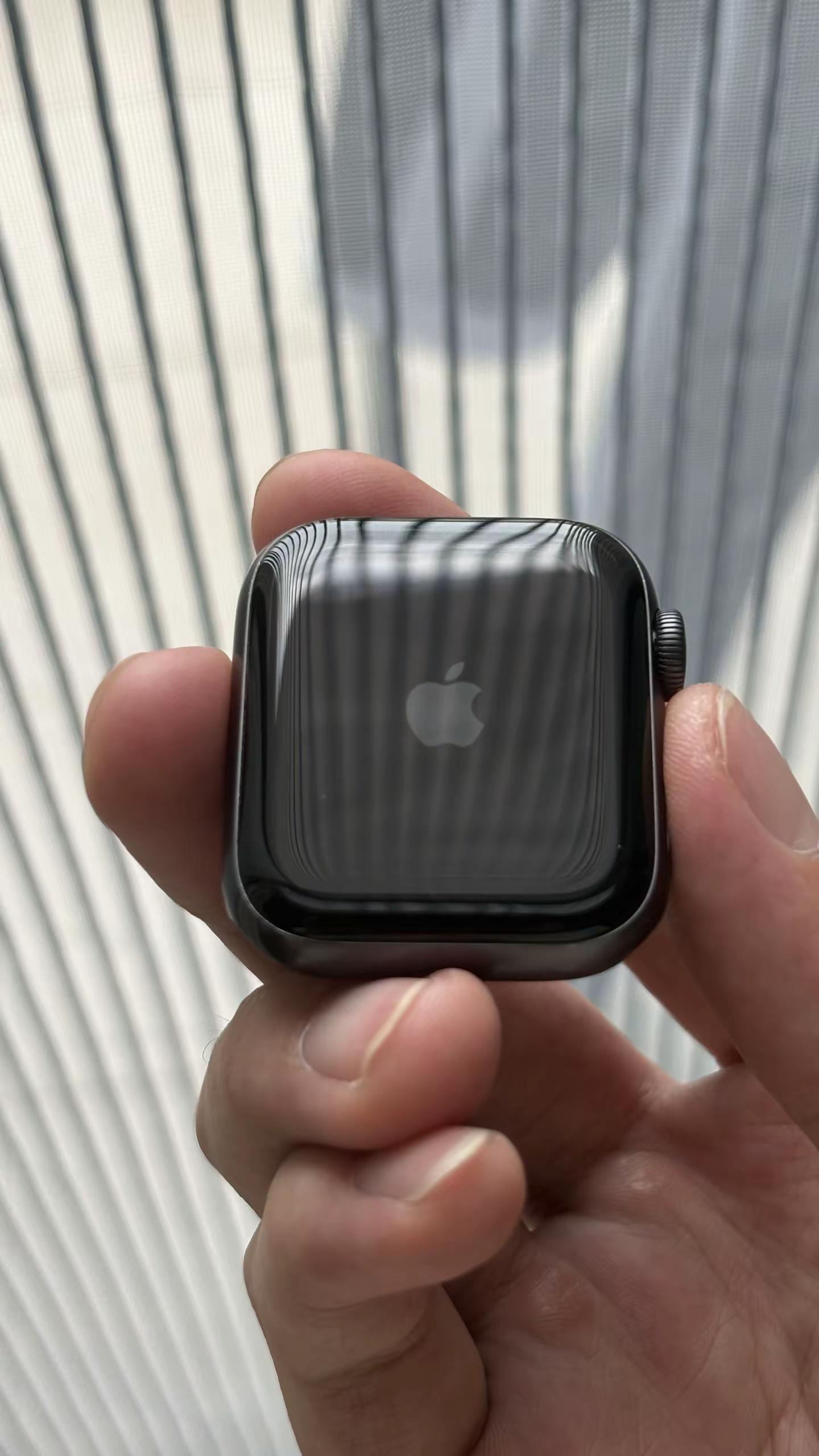 你们的AppleWatch用几年了呢？AppleWatchs5今年已经第八年了，除了换了一次电池和两