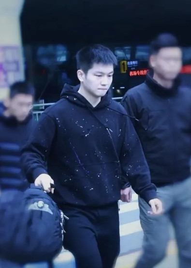 王励勤太郁闷了，他说了句，国乒是一个整体，不接受单独采访，结果就被饭圈喷了