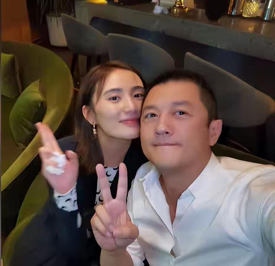 李亚鹏和海哈金喜2025年10月和平离婚，时隔5个月，恰逢女儿夏夏4岁生日，海哈