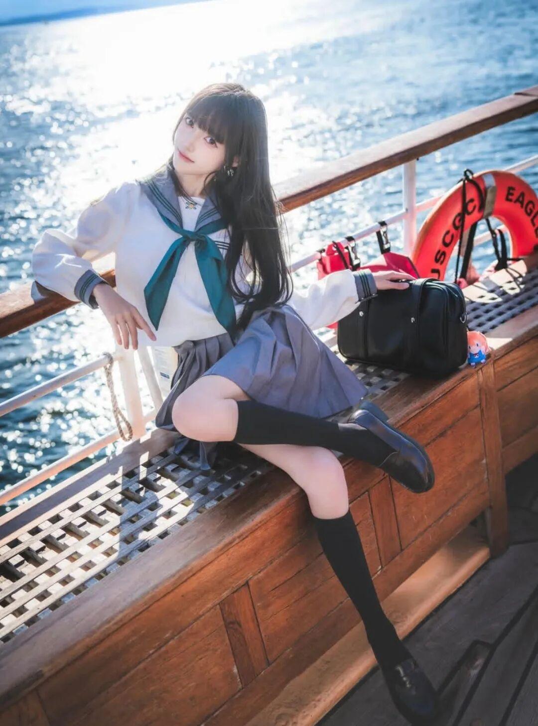 少女摄影|NO.0079期甜妹万岁！水手服船上写真集人像摄影，如何给模特减