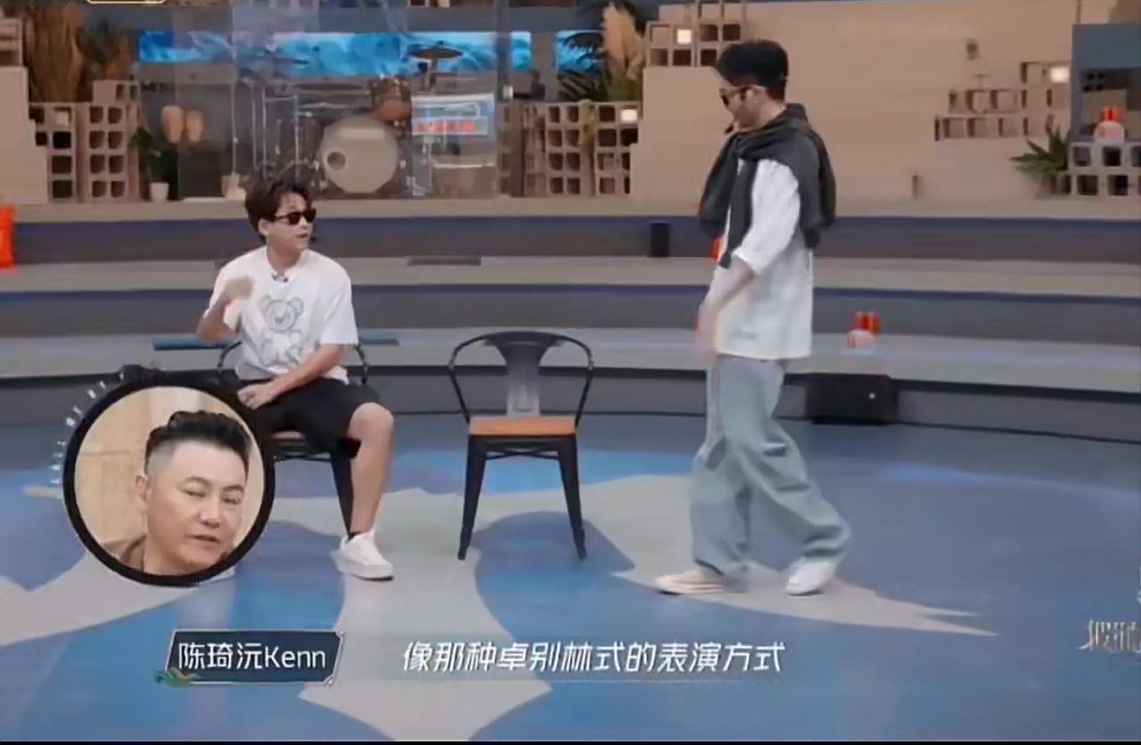 苏醒算是把披哥规则玩明白了。果然还是苏大脑。苏醒与智霖哥的一曲《爱我的请举