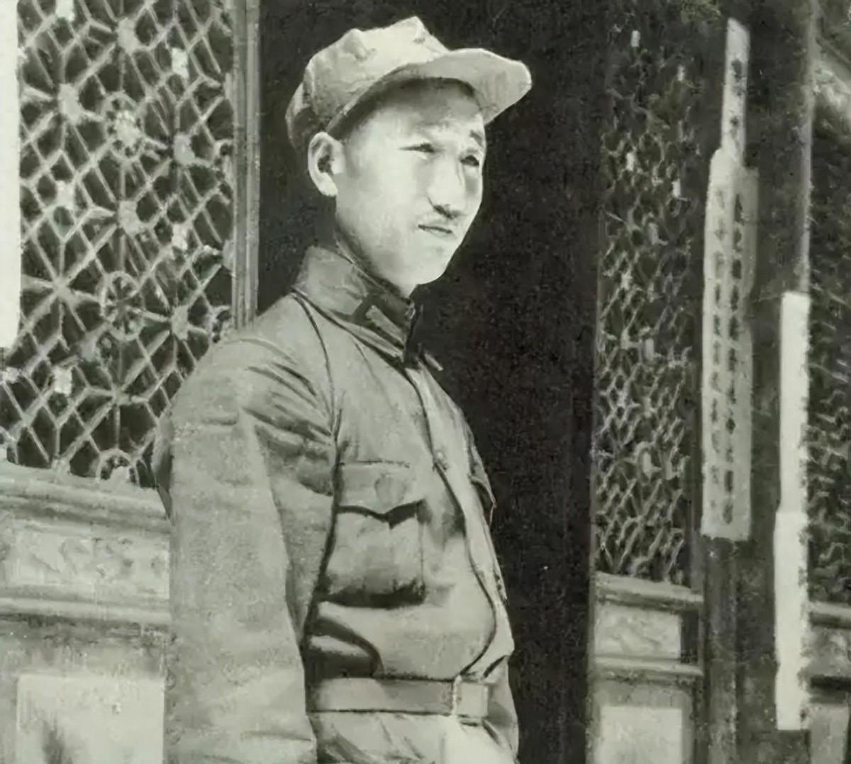 1950年徐向前赴中南海参加会议，周恩来面对他为何叫他到最后一排座位呢？192