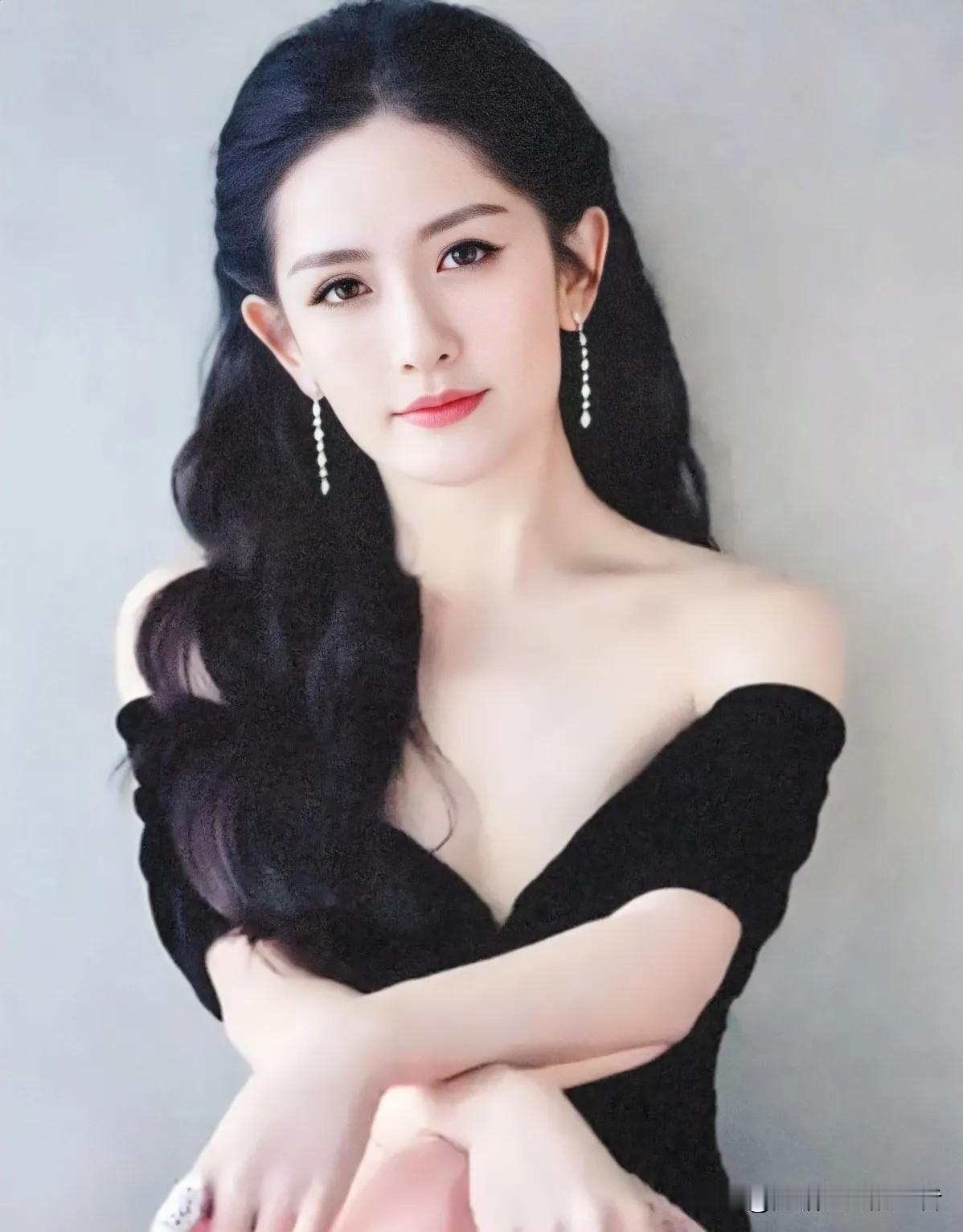 我大胆预测今年春晚女主持会有谢娜一个名额就在中秋晚会，人们还在讨论谢娜上