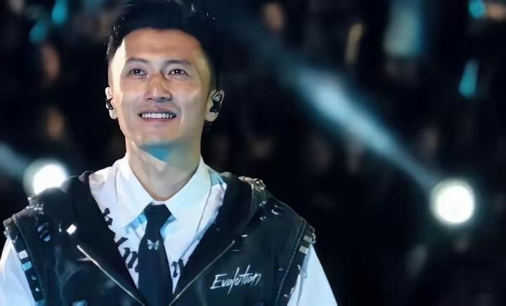 谢霆锋是彻底清醒了，还是不愿再演下去？长沙演唱会一个细节引发热议9月12日，谢霆