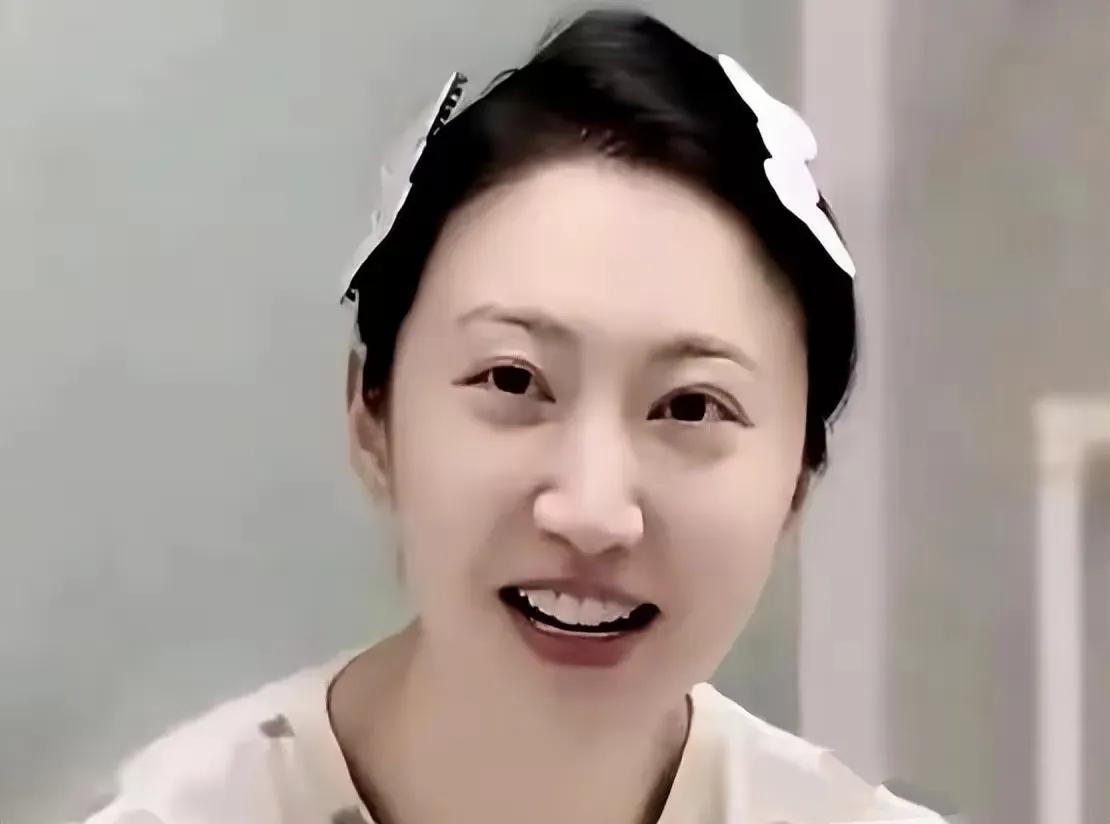 据说这是景甜的素颜照？这简直和电视上的她判若两人，这要真是景甜的话，女神形