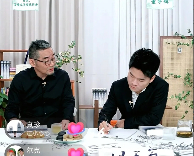 真是服了董宇辉的管理智慧!兰知春序的首播，偏偏跟他访谈苏童撞车，哪怕他这边人数