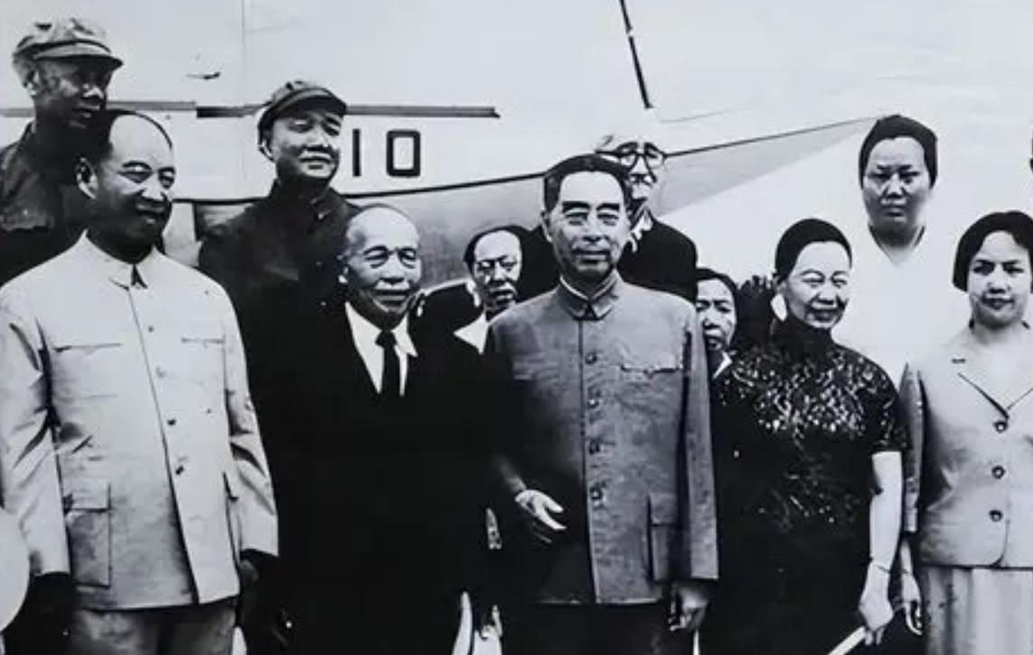 李宗仁早有归国落叶归根的想法。1964年夫人郭德洁确诊癌症晚期，她一心希望不要