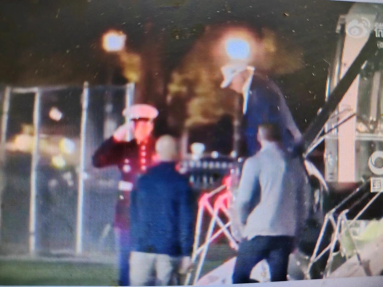 特朗普结束度假提前返回白宫，外媒称美军要对也门动手了！根据目前的公开报道，特