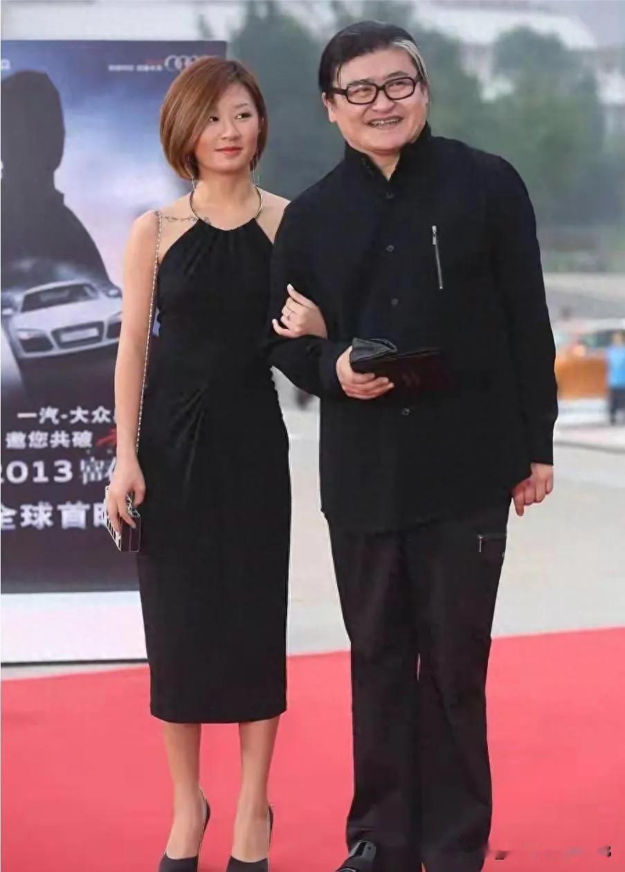 这是早年歌手刘欢和女儿刘一丝的珍贵合影，刘欢一直以来都是这种微胖的身材，刘欢是华