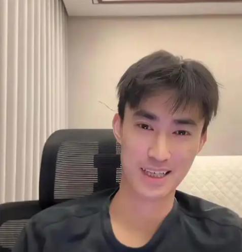 王楚钦为什么每次碰上松岛辉空，都打得如此惊险、吃力？日本队教练张成的一场