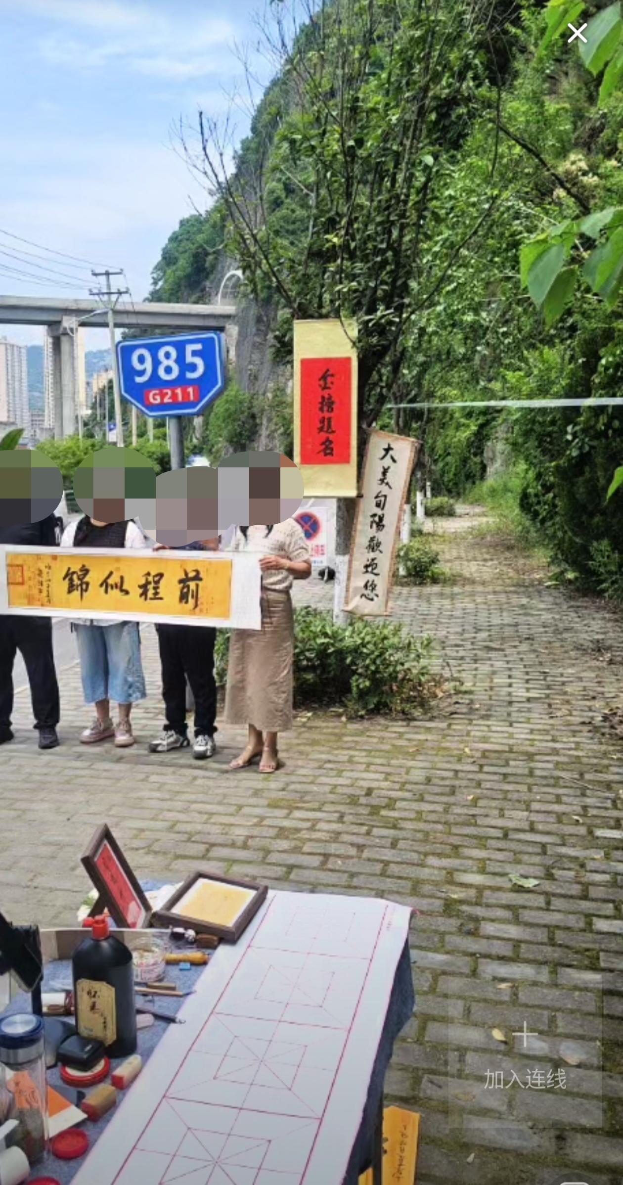 陕西的一个路牌每到这个时候就火起来，因为都想送把它给自己的孩子。