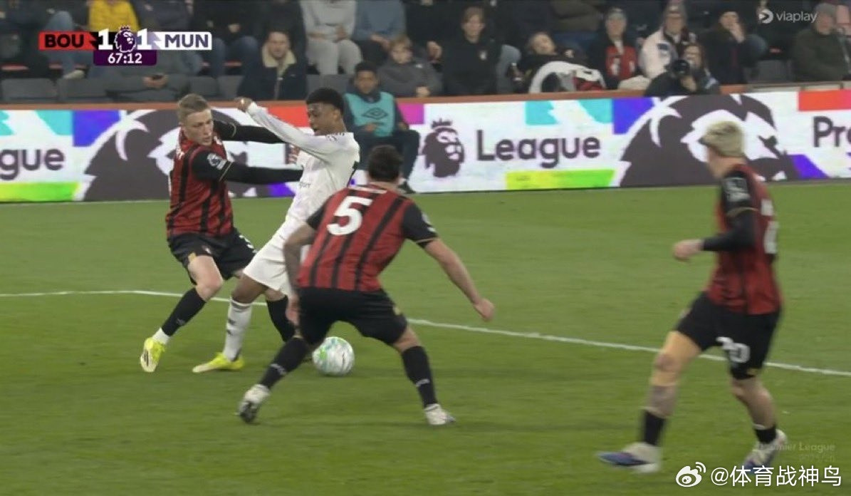 鲁尼谈今晚裁判的判罚：阿马德·迪亚洛被犯规了，但裁判视而不见。马奎尔的犯规虽然不