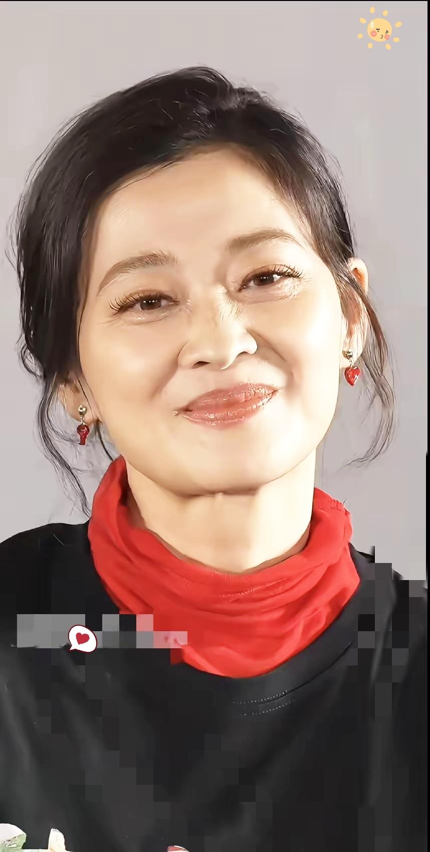 不得不说，梅婷眼角的细纹黑眼圈，直接浇灭了我买天价眼霜的执念！贵价眼霜吹得天