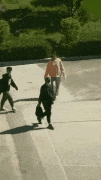 不懂就问，他们在干嘛。