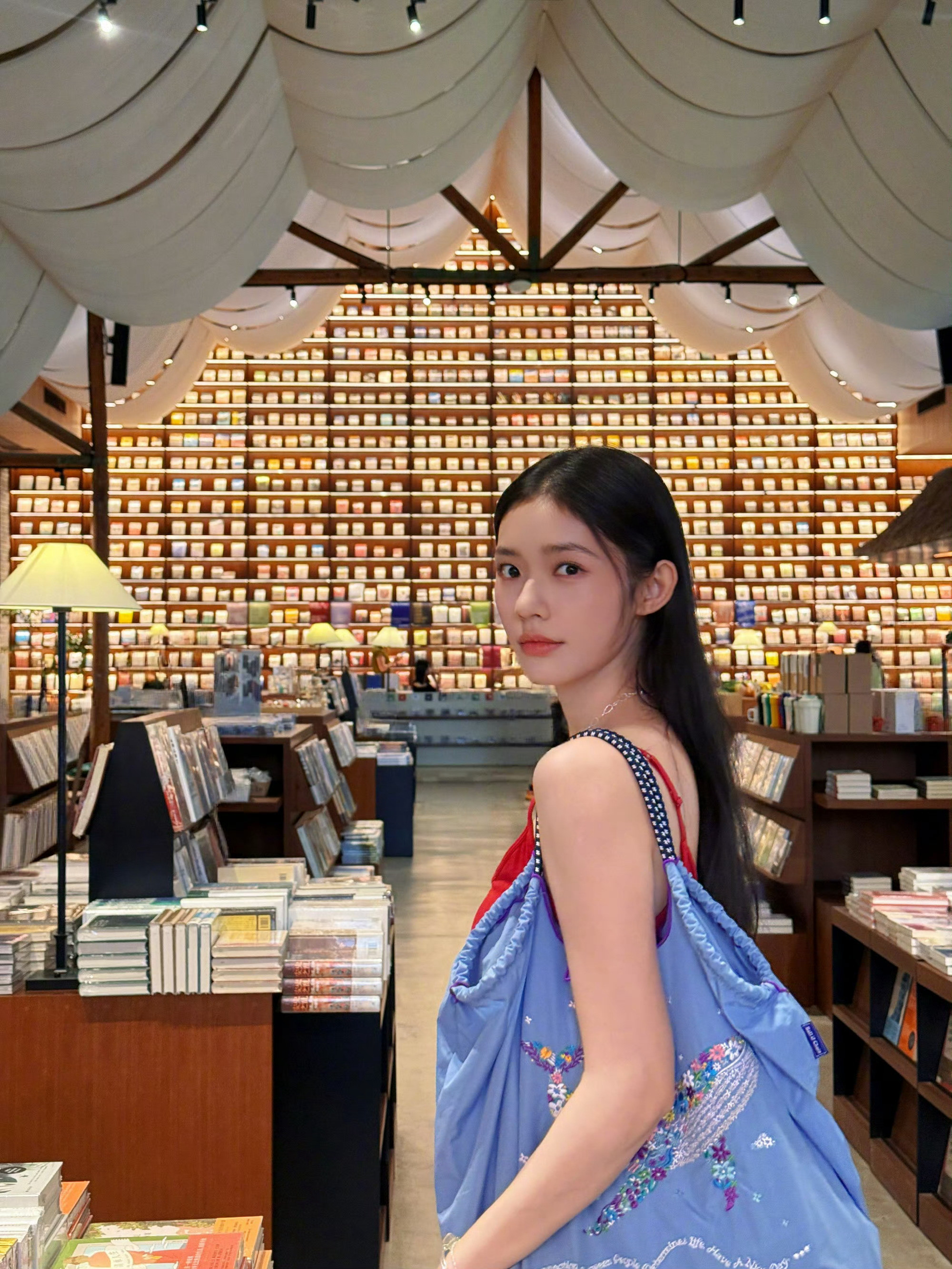 林允