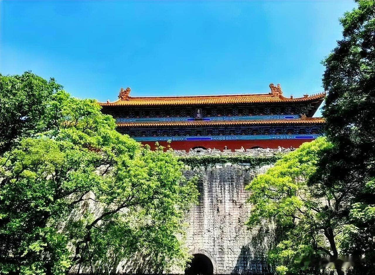 1998年明孝陵核磁探测，揭开朱元璋陵墓600年秘密1998年，专家给明孝
