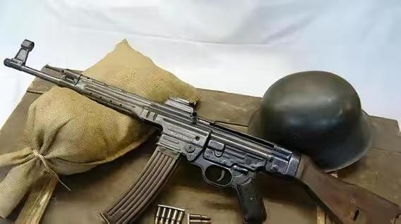 1943年，苏德战争中，苏军意外发现死去的士兵身上，竟然有3、4个密集弹孔。以德