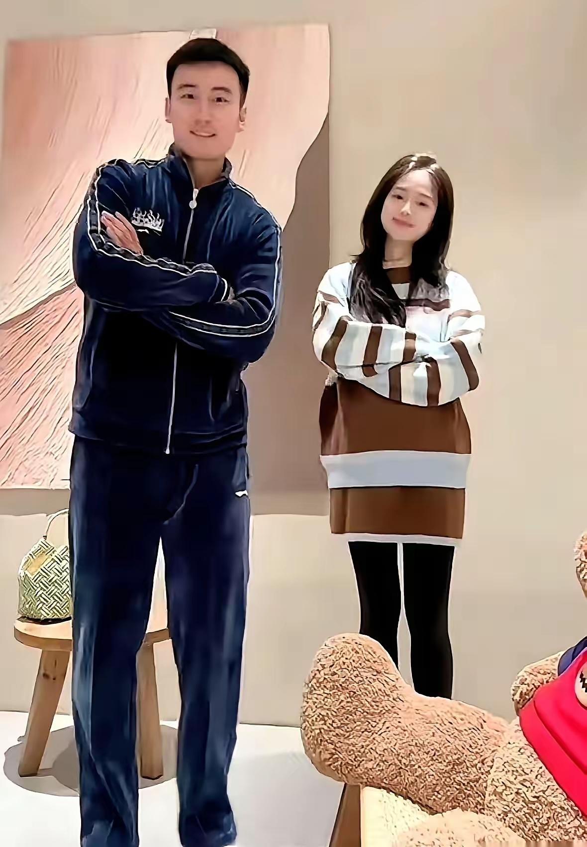 王楚钦陪练与未婚妻跳孕妇操太美好了，牛冠凯真是个好男人从官宣未婚妻以来时常