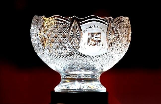 你永远也猜不透奥沙利文这个男人。前脚刚放了大师赛鸽子，说身心俱疲要休息，后脚人