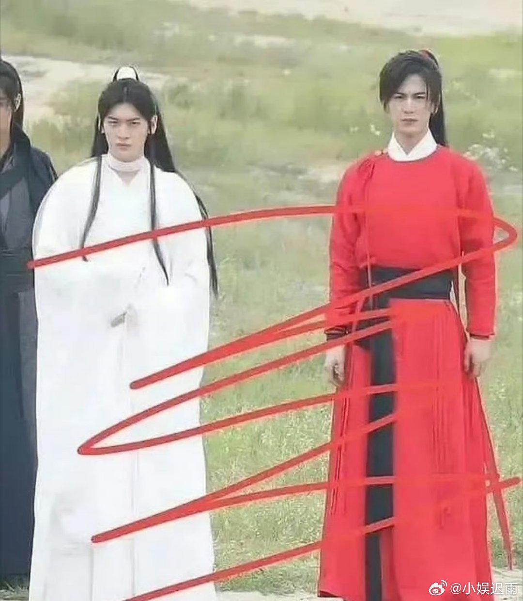 古装对比还是张凌赫赢了