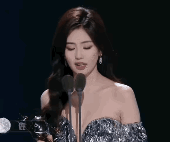 眼笑vs牙笑，辨识度拉满这下总不会有人认错她俩了吧~