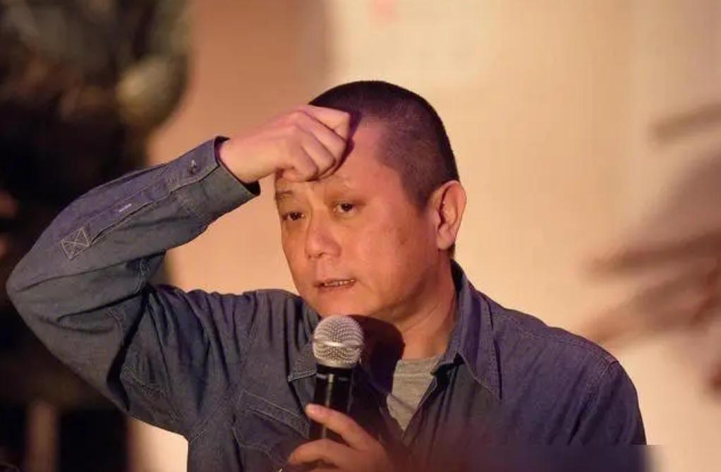 当年，王朔得知梁左突然去世的消息后，觉得事有蹊跷，一路小跑去了梁左家里，结果发现