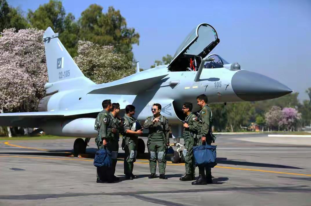 没想到歼10C战机在关键时刻成了伊朗的保护伞。4月17日伊朗谈判代表谈判破裂后，