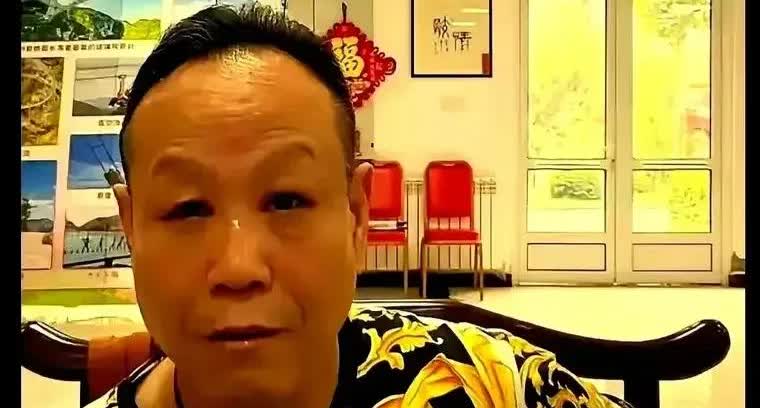 郭德纲到底救没救相声？吵了二十年，答案在票房里。马三岭拍桌子：没