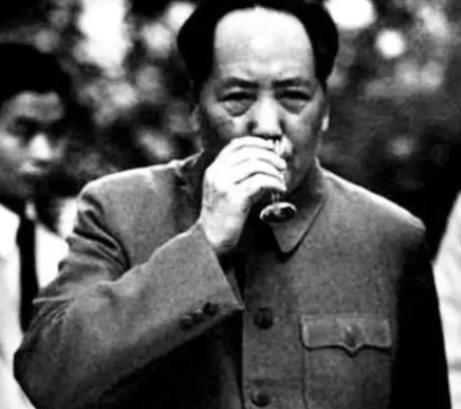 1966年，美国为了暗杀毛主席，派出了一个培养了多年的女特工，没想到他们的计划，
