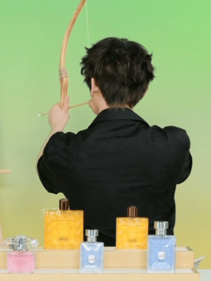 好有少年感的背影。。我天呢宝宝瘦好多啊​​​