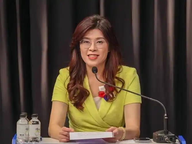 郑丽文一周急转中间路线，派系博弈撕破脸最近一周，国民党内部乱局从“暗斗”摆