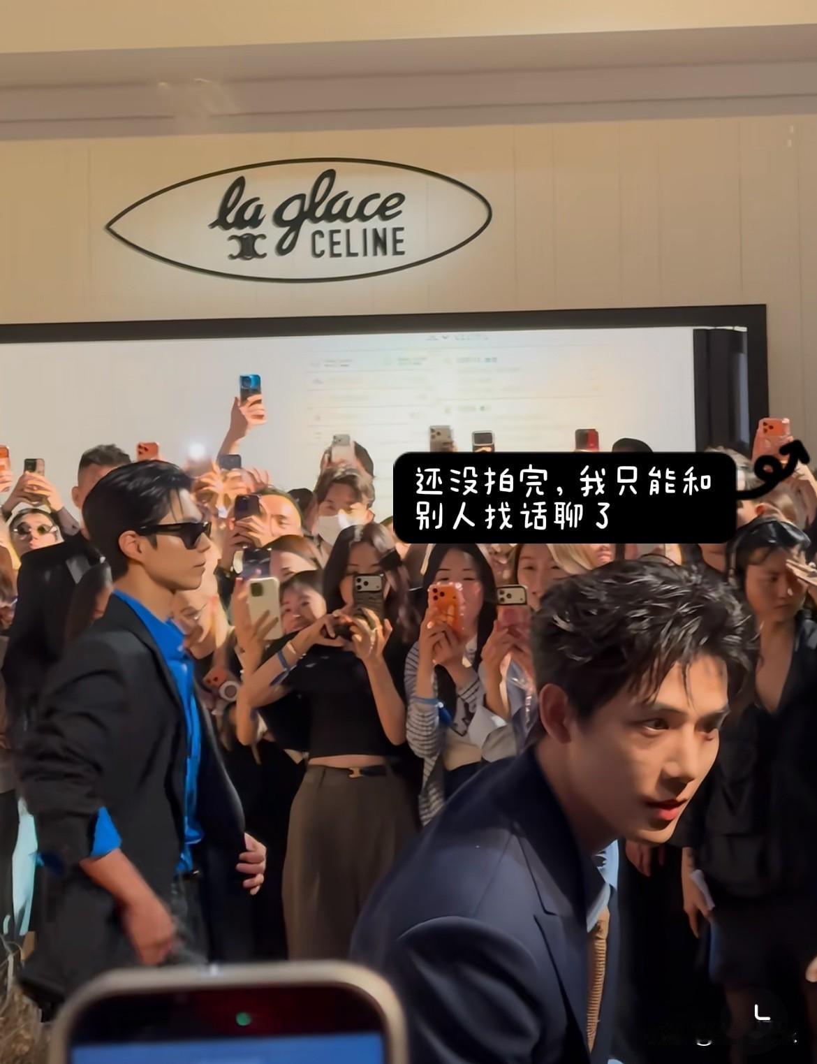 王安宇也是遇到对手了！回现在就出发嚣张不起来了！一堆人都在拍朴宝剑，自己被晾