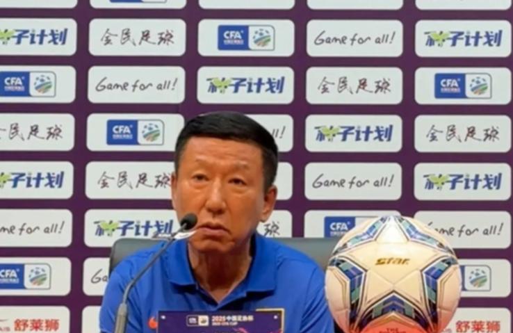 很多泰山球迷把怒火发泄在了济南文旅身上。其实这不公平！第一，鲁能时隔多年再次夺