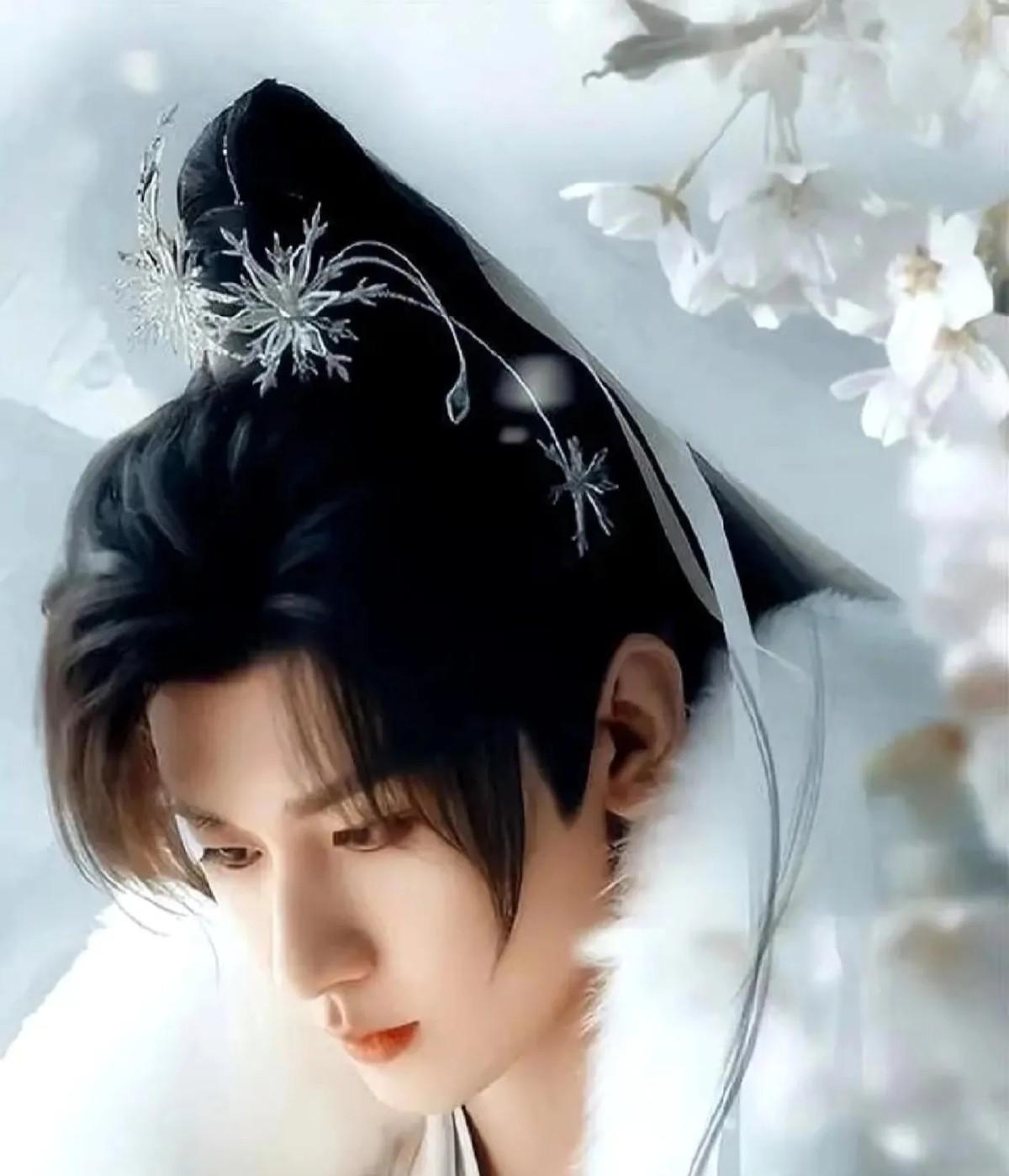 我们至今也未看到成毅2022年之后的演技。上一部播的《莲花楼》其实是2022年拍