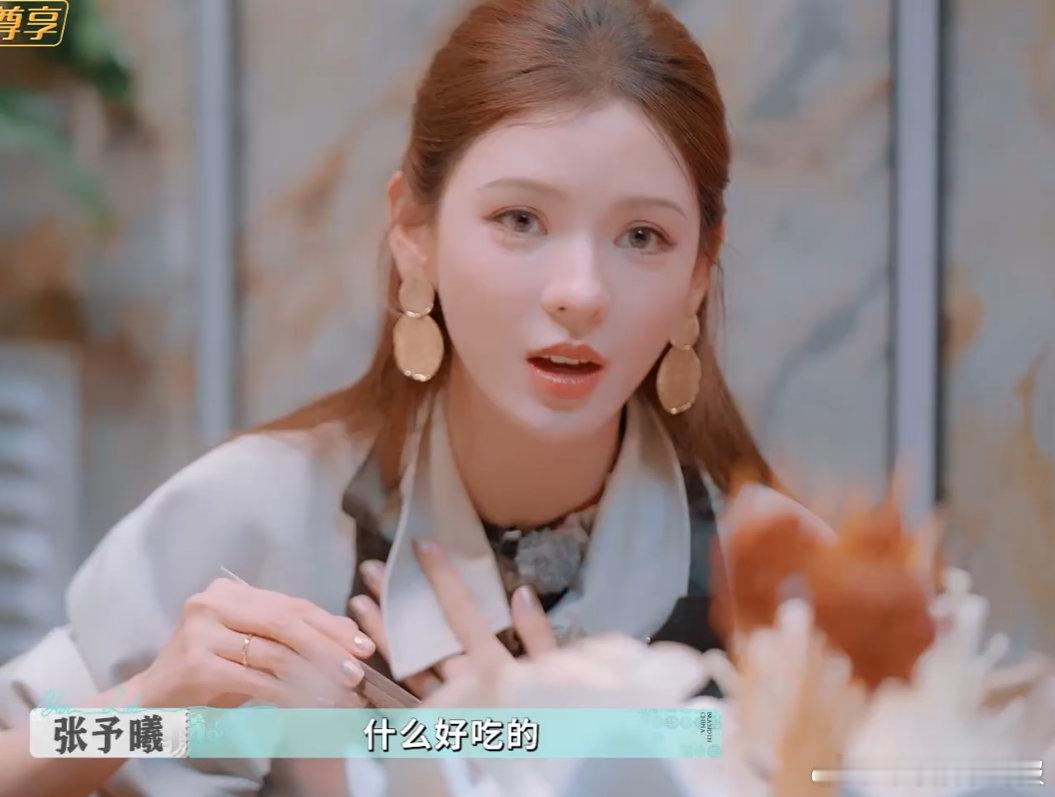 李佳琦给合伙人的惊喜待查收这波操作我给跪了，李佳琦从巴黎闪现火锅店，小龙虾惊喜太