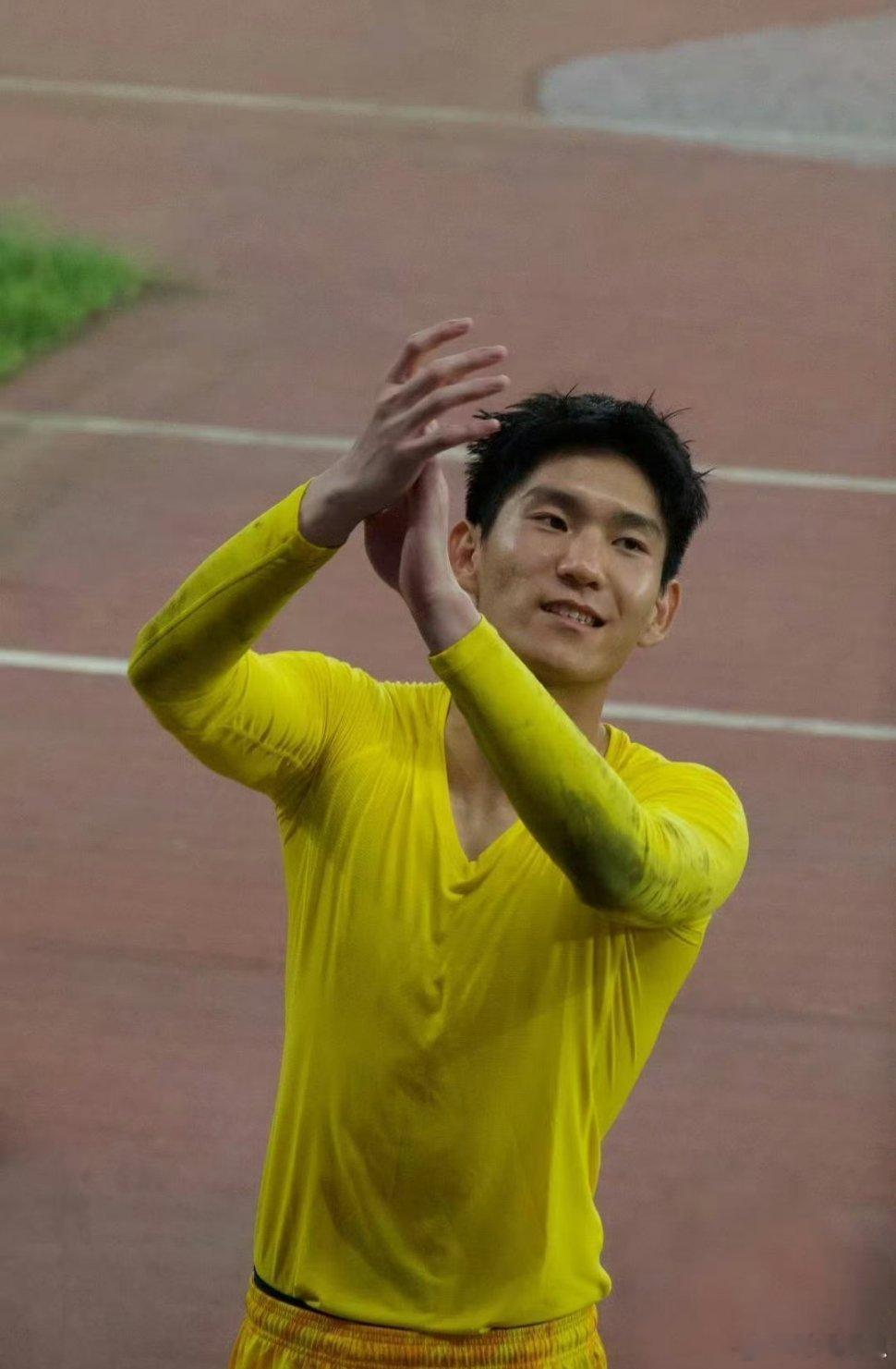 武汉三镇2比2成都蓉城刚给郭嘉宇发了消息，他说身体没啥问题！[思考][思考][