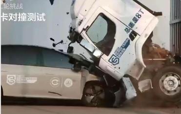 8吨重卡撞不过理想i8？我蹲了三天修理厂，终于看懂了这场「反常识碰撞」刷到条新