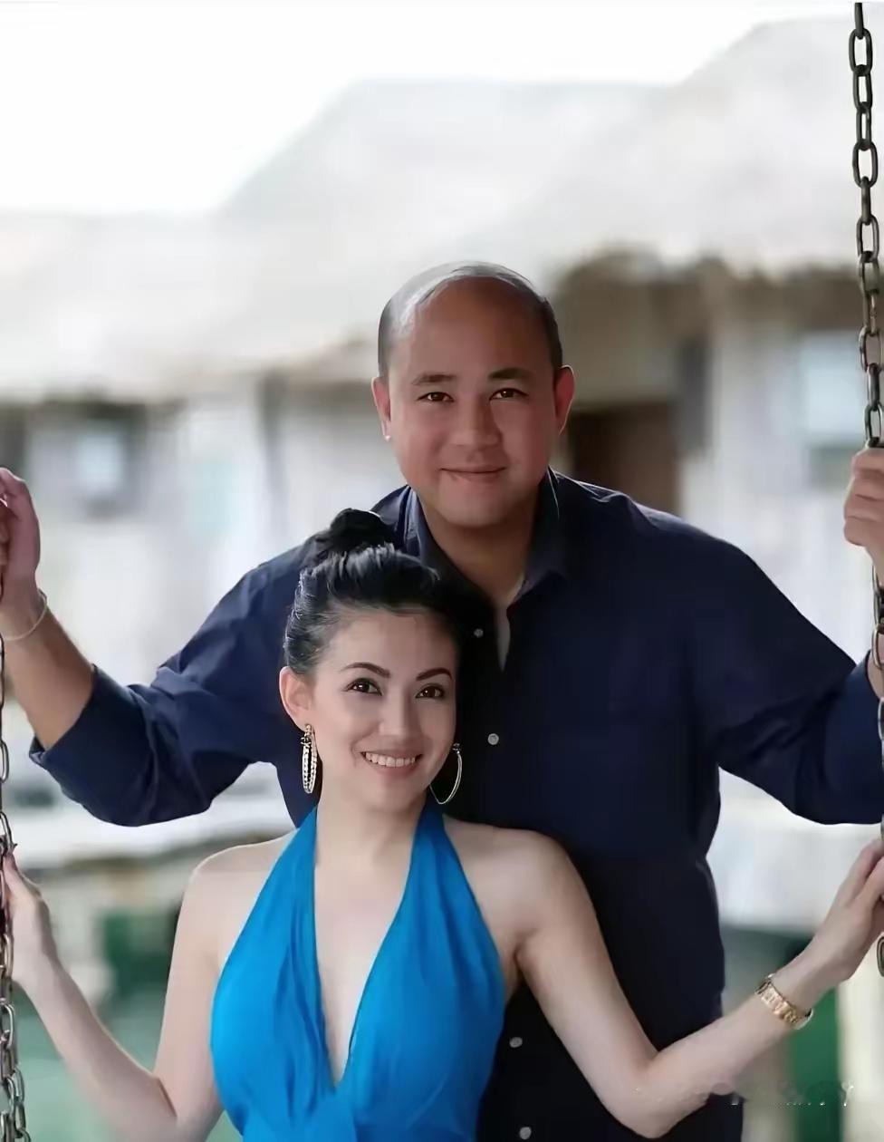 作为洪森亲王的三儿子，他和前副首相之女任彩琳的原配婚姻，本是标准的“强强联合”，