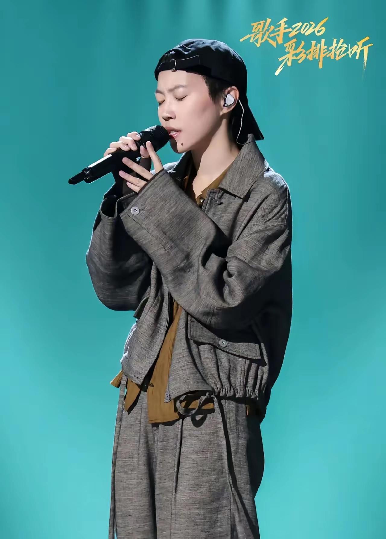 我想说，王菲的大女儿窦靖童火不起来的，就算有再多资源也没用！主要是有两个方面的