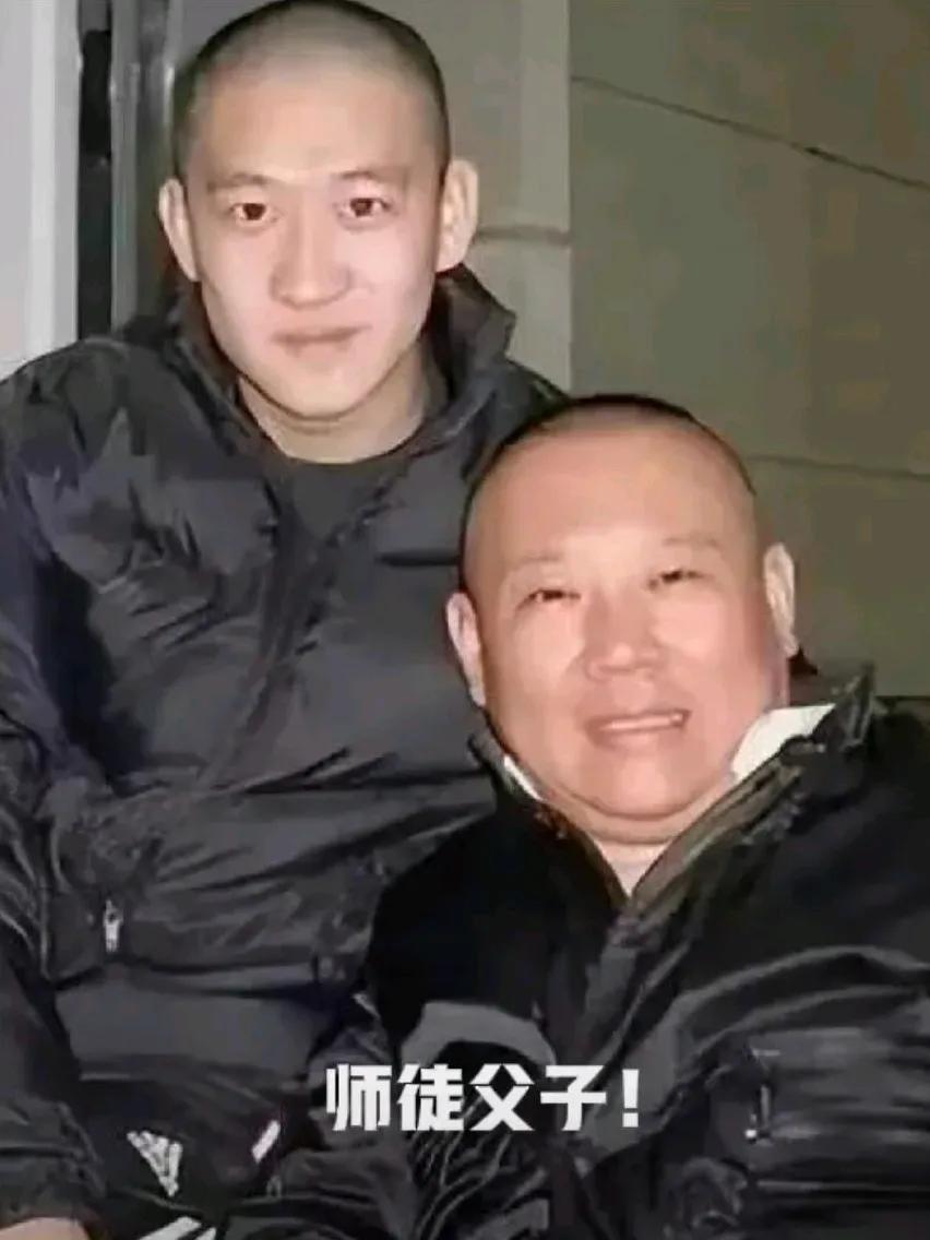德云社郑好揭秘曹云金不再拜师的原因！昨天郑好直播时表示:郭德纲给曹云金的起点太高