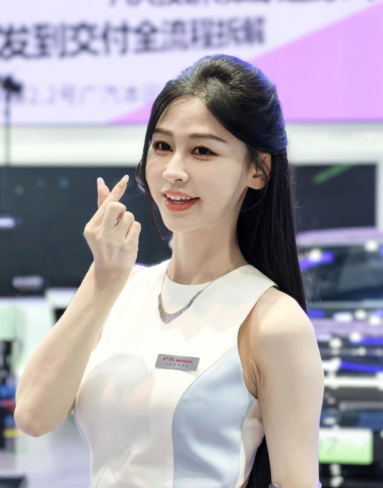 车模小姐姐靓照赏析车模手机摄影