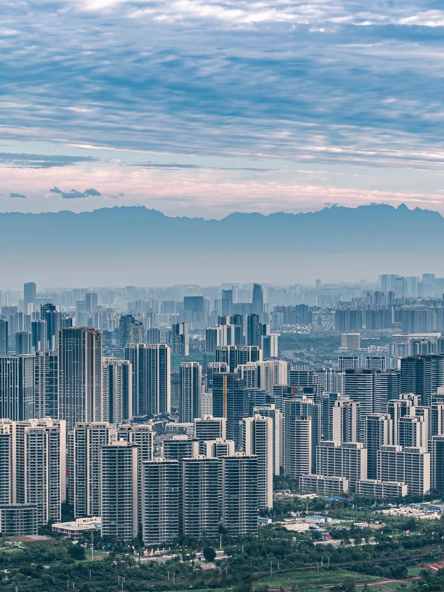 四大一线城市房价全涨等着吧！短期小反弹吧！我总感觉房地产这样的不是刚需就别买了，