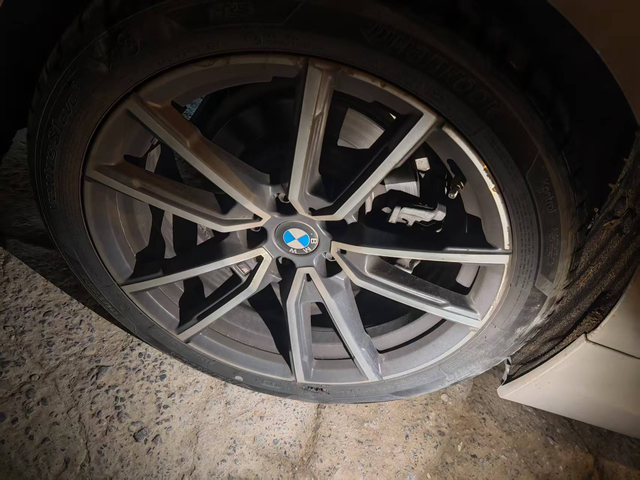 韩泰轮胎就这么容易破吗一条大几百，两万公里已经换两条了。真是醉了，轮胎师傅说是