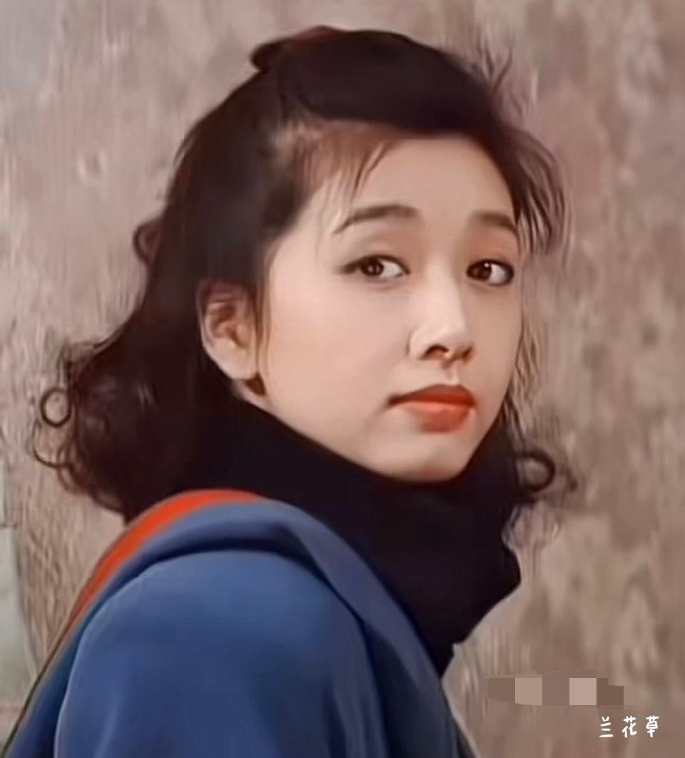 江珊的青春模样。当年那部电视剧《过把瘾》掀起全国人民的热情，也让大家记住了片中