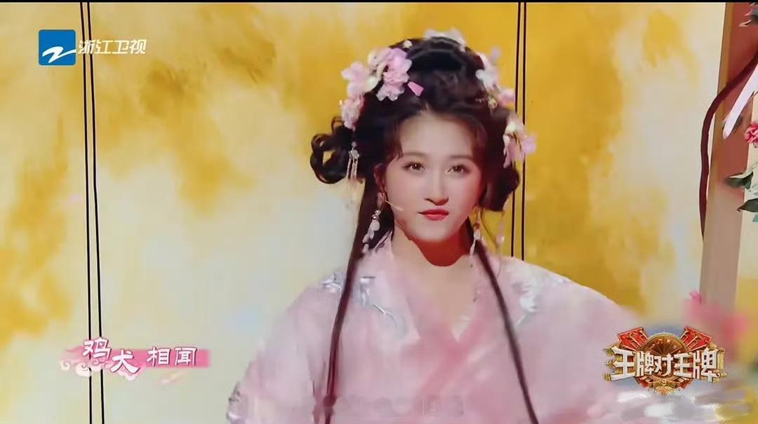关晓彤古装拍得少的原因找到了。。​​​关晓彤真的蛮神奇的，她的新闻经常是跑步、