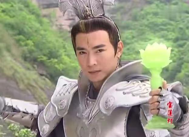 今日话题：为什么说杨戬给沉香放水了？？？网友甲：咱们以为的放水是杨戬打沉香。