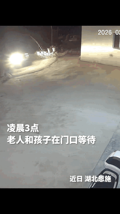 这画面瞬间让人破防，回家的意义大抵就在于此吧！近日，在湖北恩施，